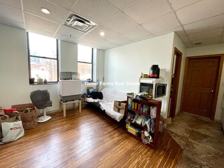 Building Photo - 72 Kneeland St