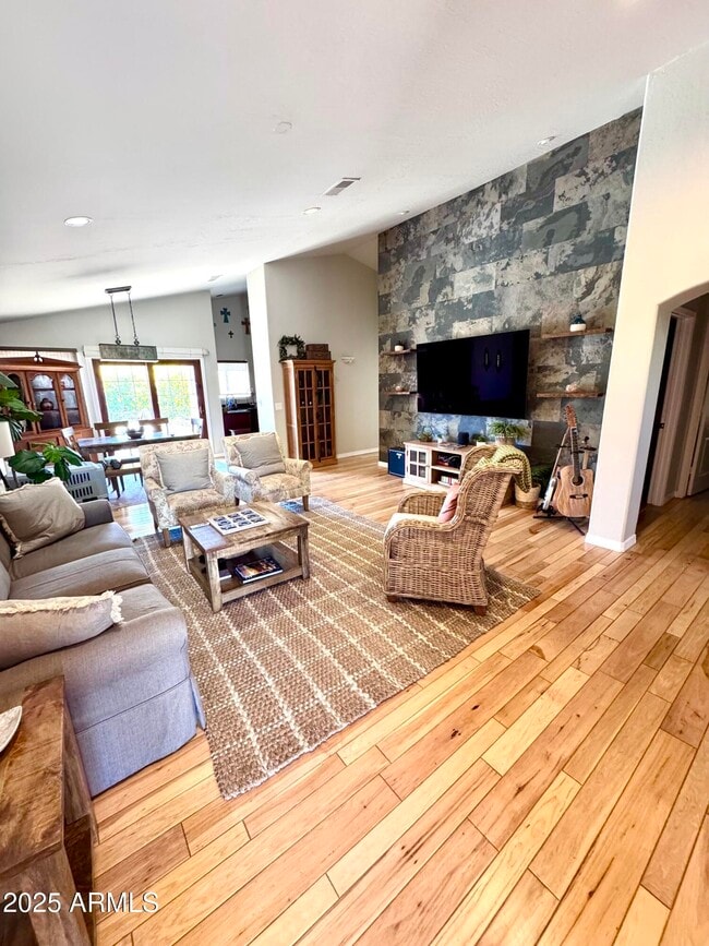 Building Photo - 4027 E Rancho Del Oro Dr