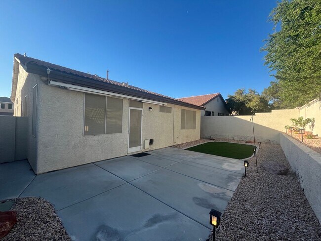 Building Photo - single story, 3 bed, 2 bath, 2 car garage in gated community in Summerlin
