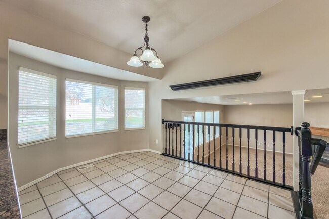 Building Photo - Comfortable 4 bed, 3 bath Family Home With Garage & Pet-Friendly Living! - Available NOW!