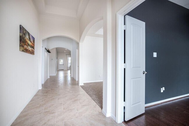 Building Photo - 14014 Sand Ridge Crossing