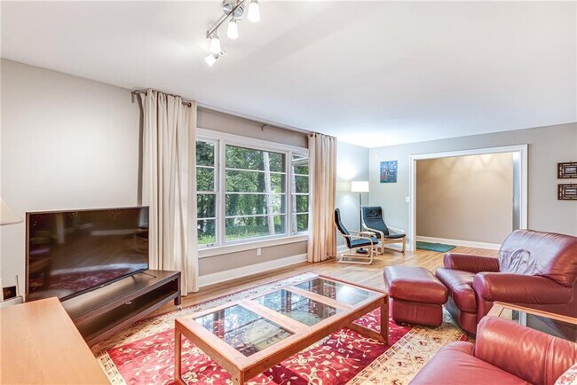 Building Photo - 1973 Desmond Dr