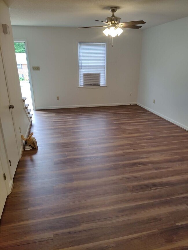 Building Photo - 1128 Nottingham Circle