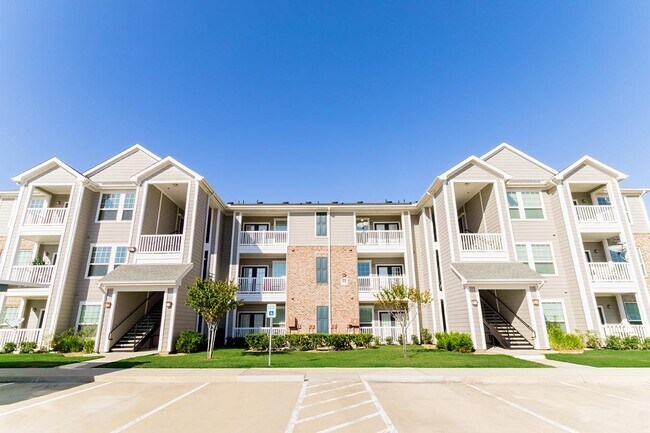 Building Photo - 22631 Colonial Pkwy