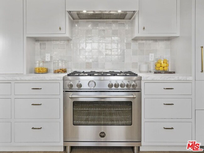 Building Photo - 2304 Vestal Ave