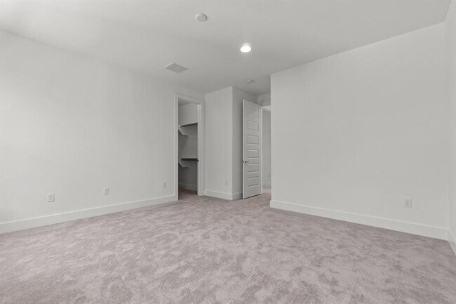 Building Photo - 6121 Sendero Hills Pkwy
