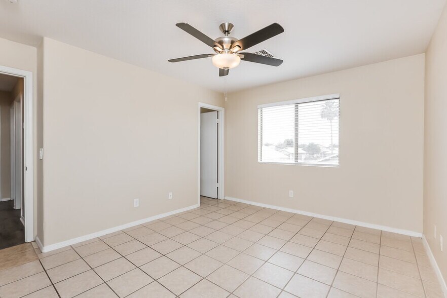 Building Photo - 3822 N 105th Ln