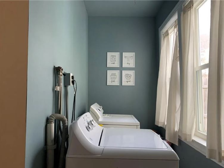 Building Photo - 242 S Walnut St