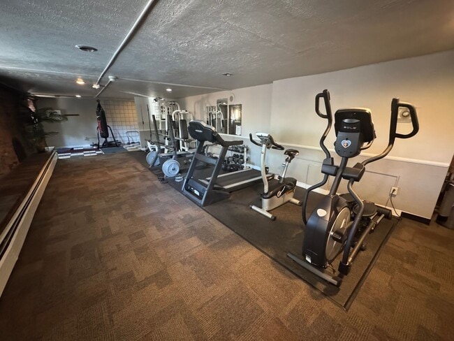 Building Photo - Studio Condo in the heart of Capitol Hill