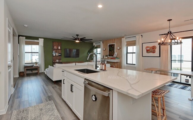 Building Photo - Stunning 4BD/2.5BTH 2-Story Single Family ...
