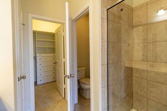 Building Photo - Gorgeous 3 bed / 2.5 bath just North of The Domain!