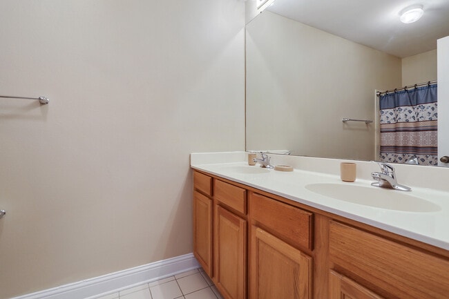 Building Photo - 303 Russell Dr