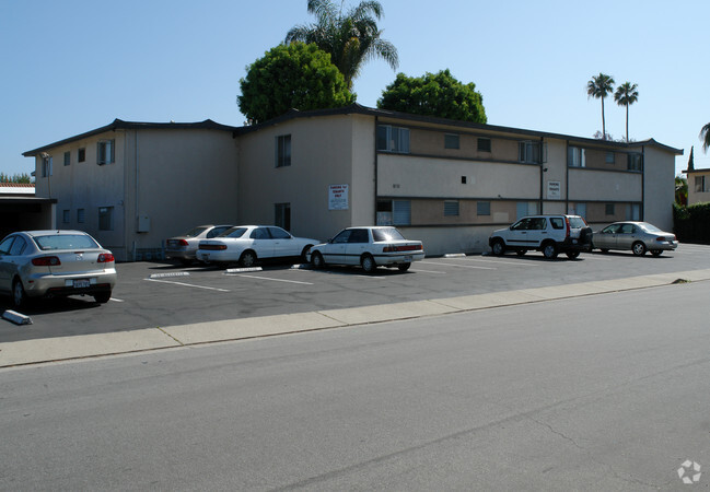 Building Photo - La Cumbre Plaza Apartments