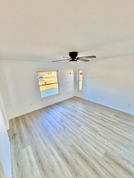 room 2 - 21414 SW Honeysuckle St