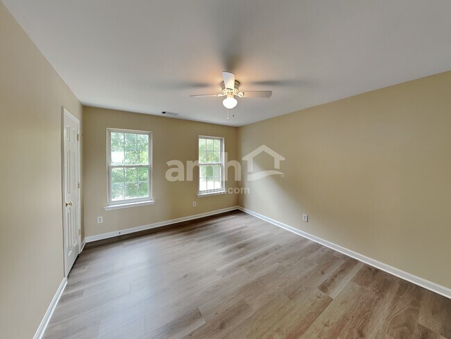 Building Photo - 169 Royalton Rd