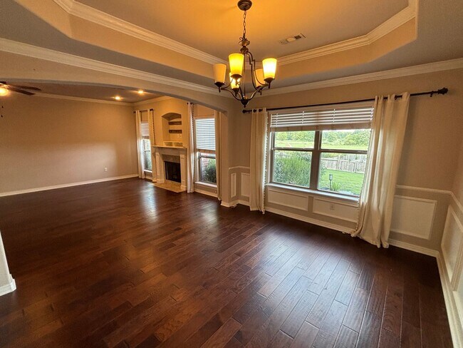 Building Photo - Available Now! Beautiful 3-Bedroom, 2-Bath...