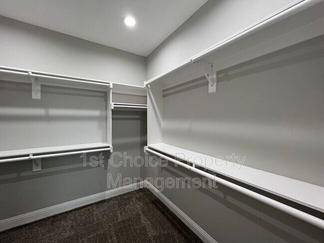 Building Photo - 5413 Harrys Pl