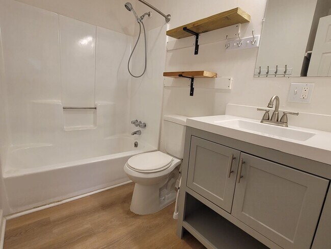 Building Photo - 2BD 1BA Home (Newly Renovated, Yardcare In...