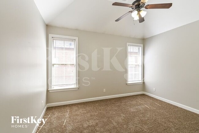 Building Photo - 10258 Evening Hill Dr