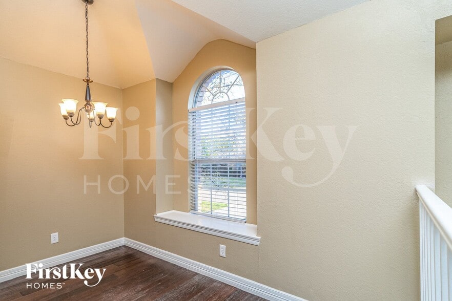 Building Photo - 1313 Deer Trail