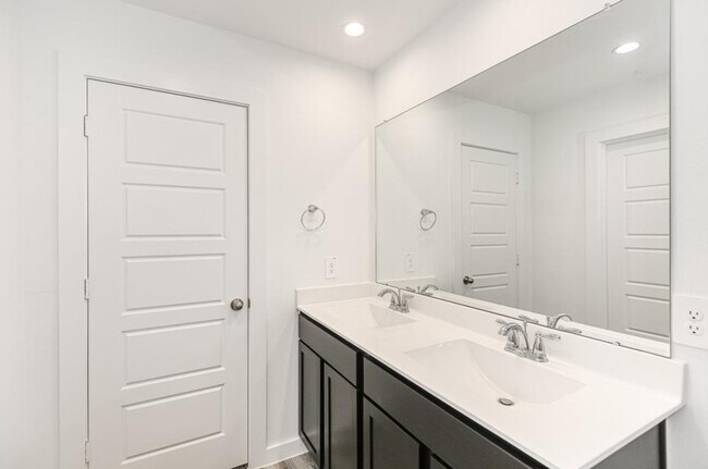 Building Photo - 3021 Skyline Mesa Dr
