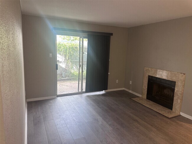 Building Photo - 7400 Bellerive Dr