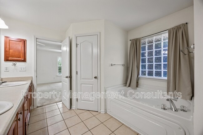 Building Photo - 125 Coldsprings Dr