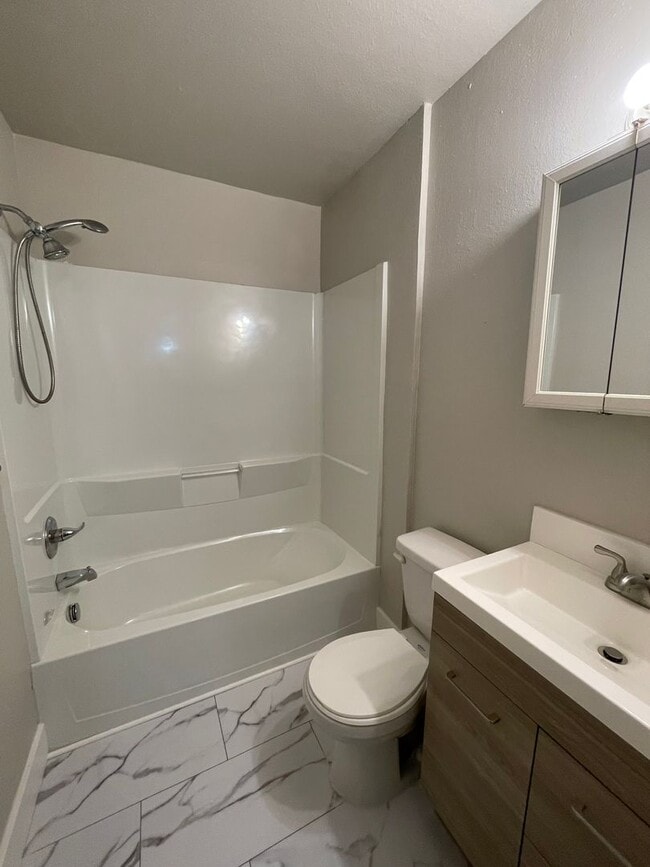 Building Photo - 607-609 Parker St