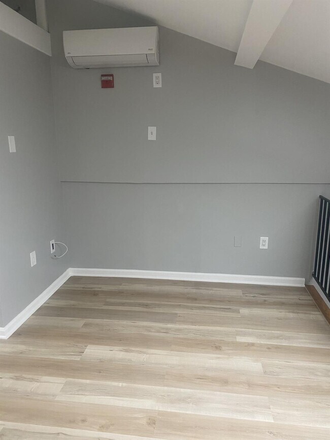 Building Photo - 94 4th Ave