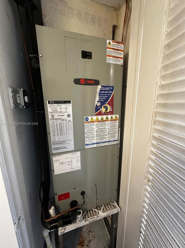 Building Photo - 770 NE 128th St