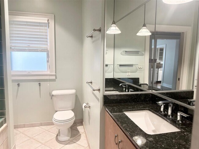 Building Photo - 312 Le Grande Ave