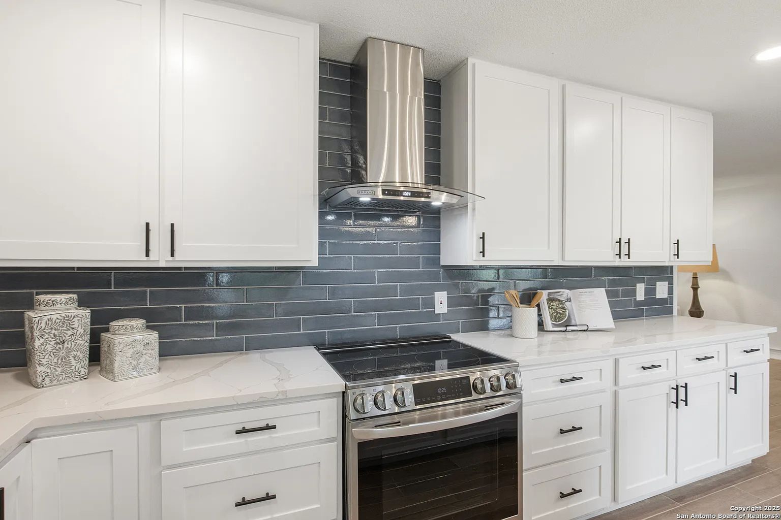 Building Photo - 123 E Brandon