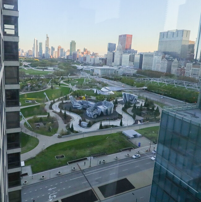 Building Photo - 360 E Randolph St