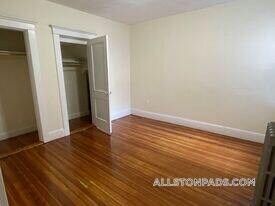 Building Photo - 194 Kelton St