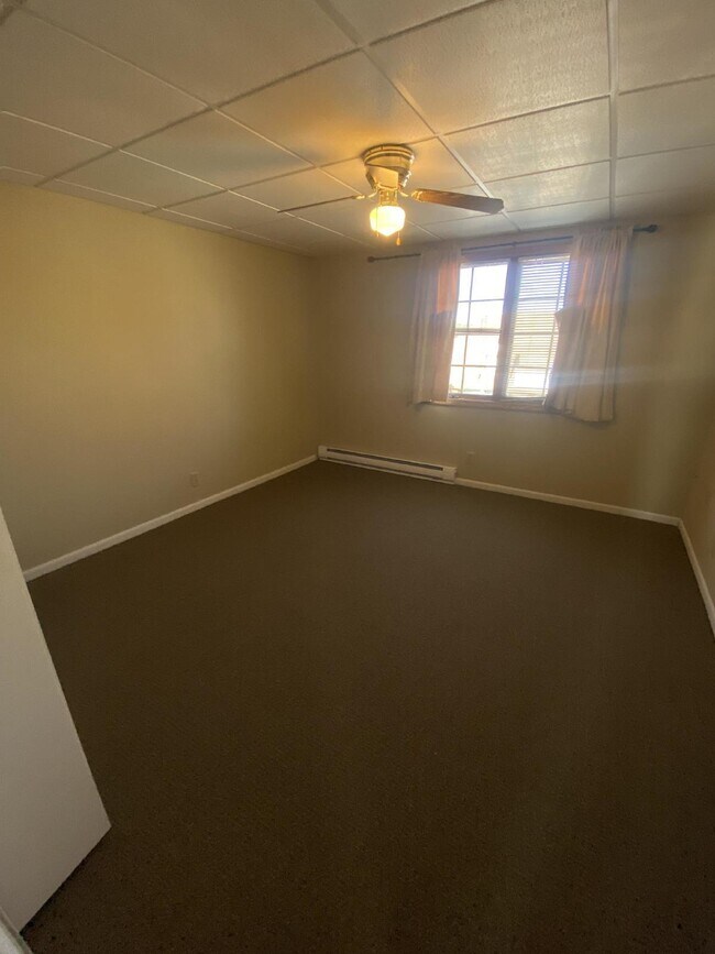 Building Photo - 2 Bedroom, 1 Bathroom Apartment For Rent D...