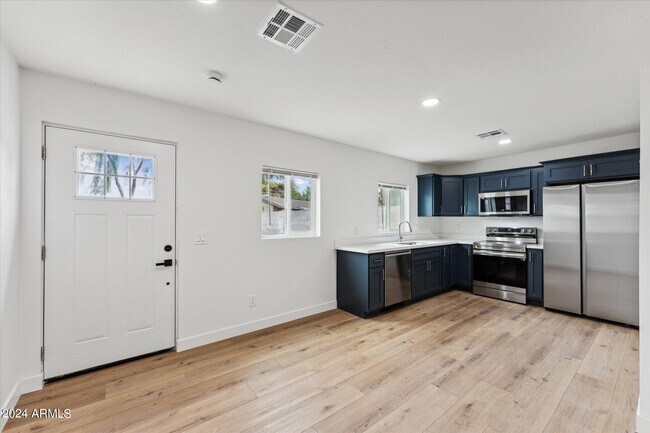 Building Photo - 1548 N Upland Cir