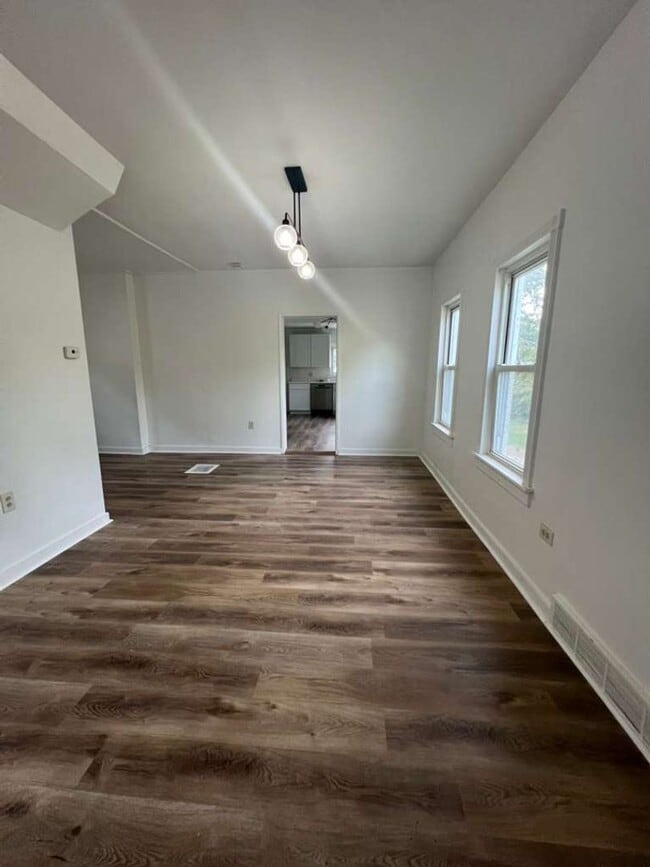 Building Photo - Updated 3-Bedroom Single-Family Home in th...