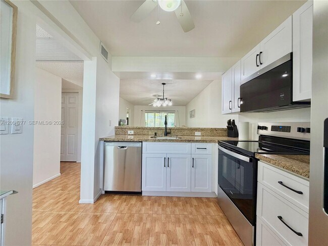 Building Photo - 1203 Bahama Bend