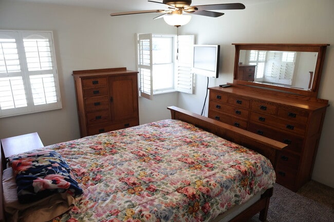 Building Photo - 185 S Myrtle Ave