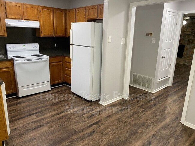 Building Photo - 1503 Nolan River Rd