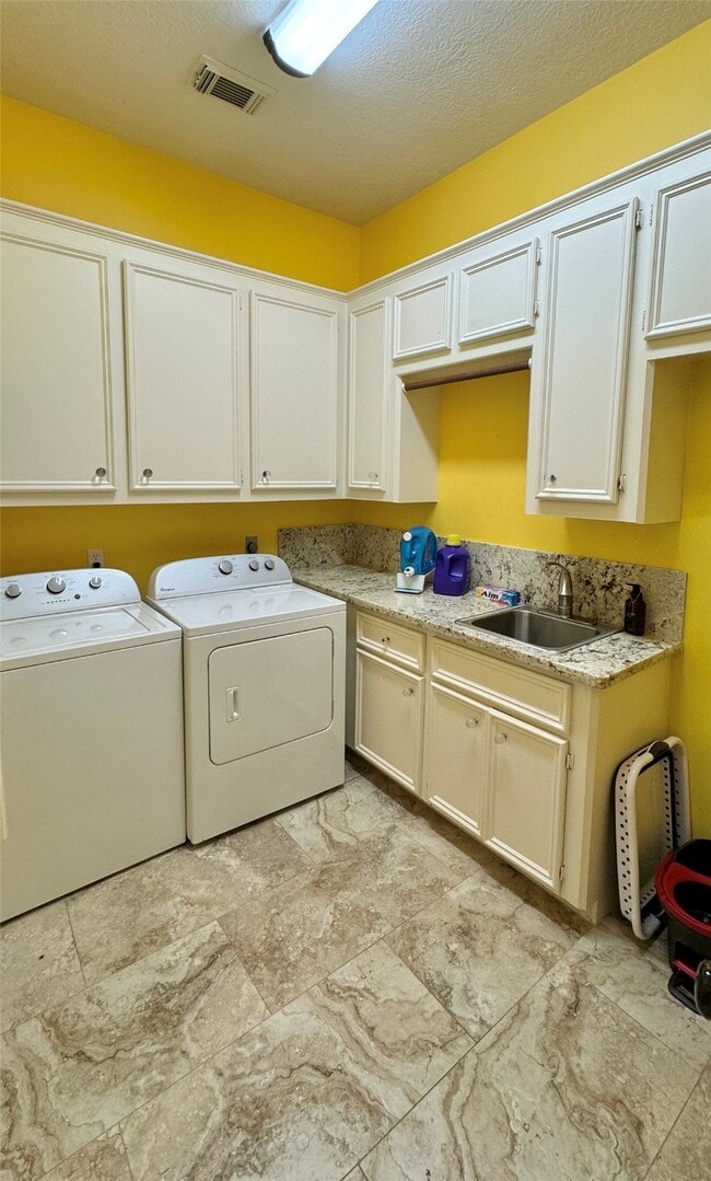 Building Photo - 15216 Saddlewood Dr