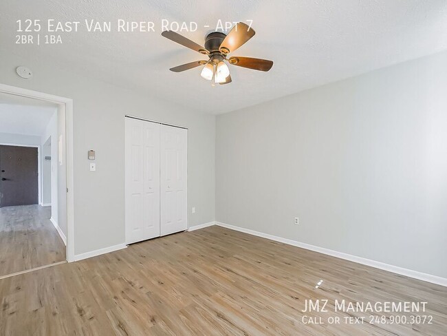 Building Photo - 125 E Van Riper Rd