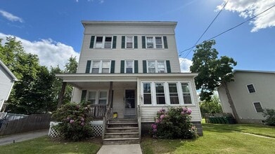 Building Photo - 70 Maple St
