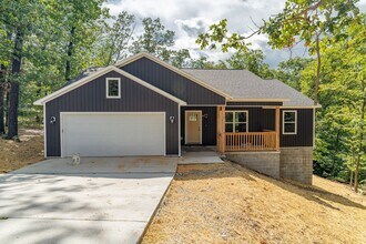 Building Photo - LIKE NEW 3-bedroom 2 bath Home in Bella Vista!!!