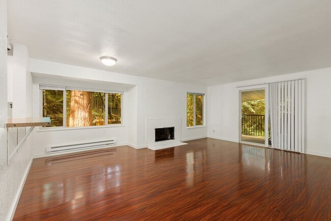 Building Photo - Cozy Redmond 2 Bedroom 2 Bath Condo