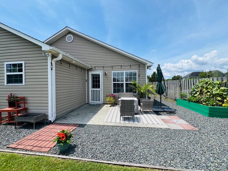 Building Photo - 522 Foxfield Ct