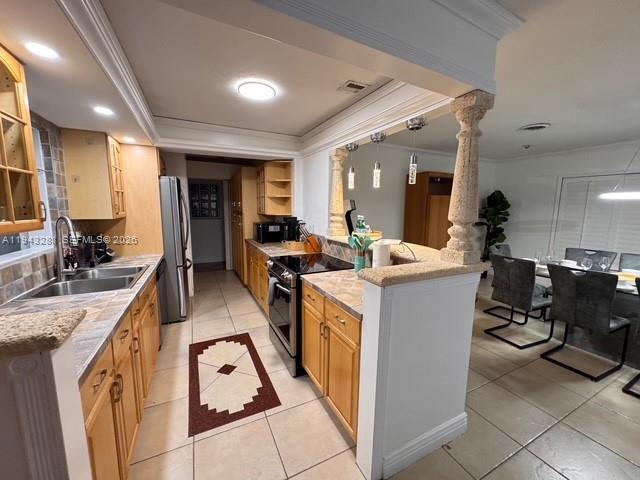 Building Photo - 2101 NE 25th St