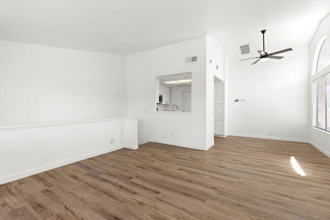 Building Photo - BRAND NEWLY RENOVATED 3BD/2BA Condo in the...