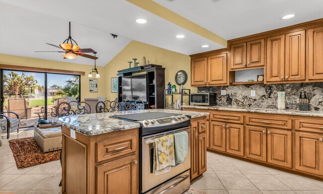 Building Photo - 40632 La Costa Cir E