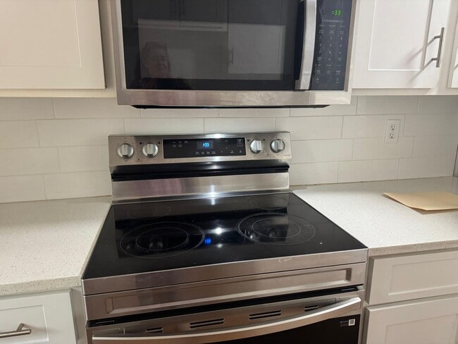 Building Photo - 5/2. Available Now Tampa ! Ask about specials